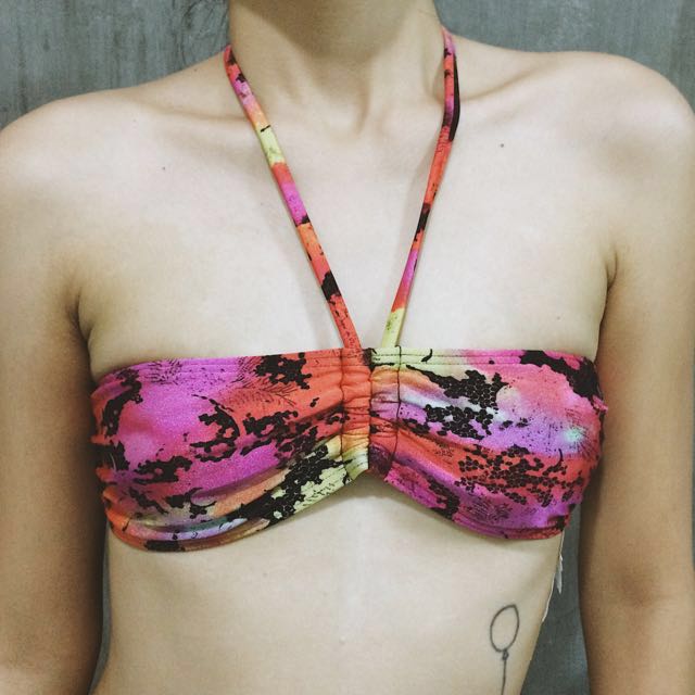 RIPCURL bikini top (Category: Sleeveless) located in Cebu City. Submitted by meqme (Listing ID 119662067, Image 2). Description: The sea is calling. 💦 This item is good as new. ☀️ • negotiable • branded • size small LIMPYO UG NINDOT PA KAAYO, PALIT NA! 👅.
