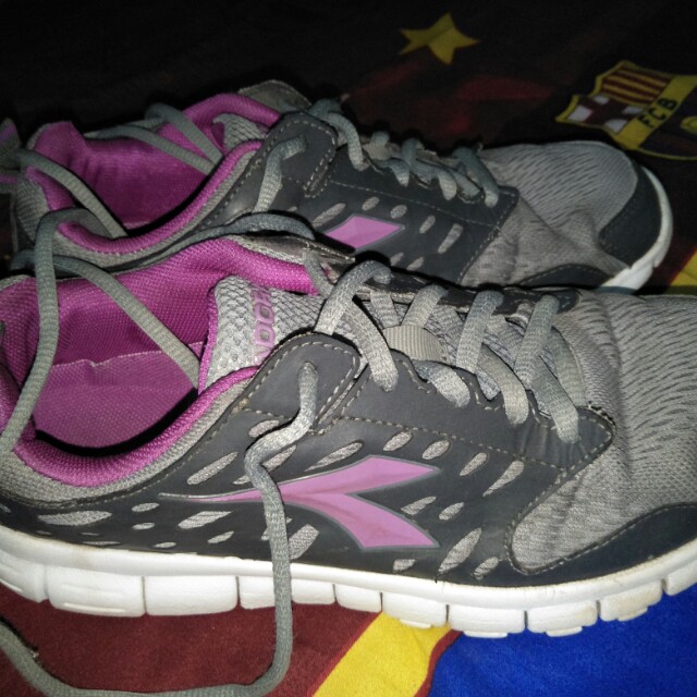 Sepatu Diadora Wanita Size 38 Wrna Grey Purple Olah Raga Perlengkapan Olahraga Lainnya Di Carousell