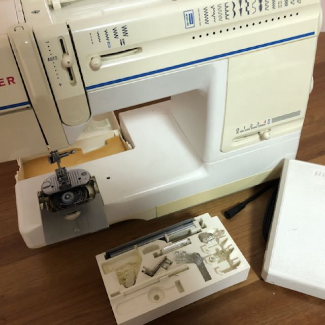 SINGER 9217 Sewing Machine, Hobbies & Toys, Stationery & Craft, Craft