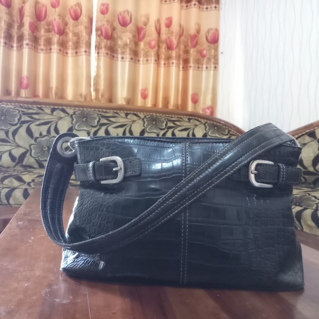 tommy hilfiger leather bags