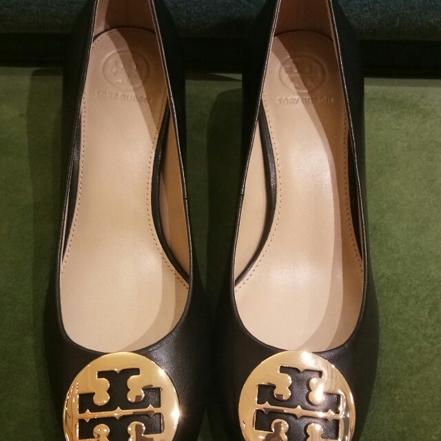 Tory Burch hope pump 45mm Barang Mewah Pakaian di Carousell