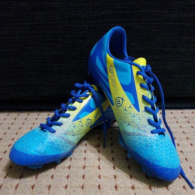 Warrior soccer boots top
