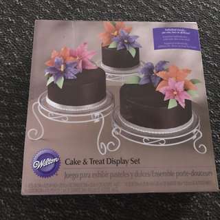 Wilton Trim-N-Turn Ultra Cake Decorating Turntable - Cake Decorating Stand