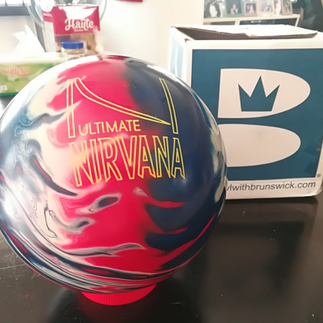 Brunswick Ultimate Nirvana Bowling Ball 14 lbs, Sports Equipment, Sports & Games, Billiards