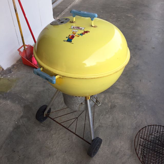 Simpsons top weber grill