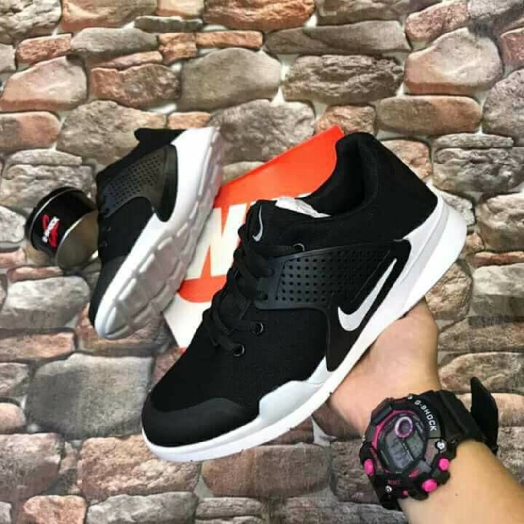 Nike Arrow Black and White with box Fashion, Sneakers on Carousell