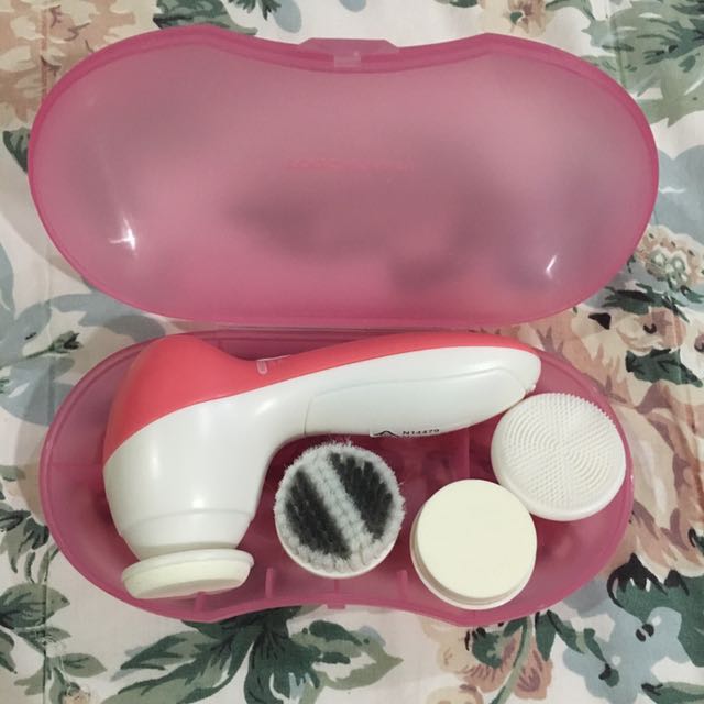 Touch Beauty Facial Cleansing Device (Category: Face Care) located in Muntinlupa City. Submitted by raidmytreasures (Listing ID 120082637, Image 1). Description: .