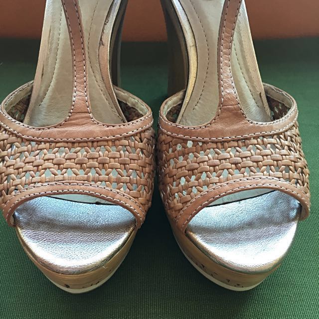 Frye t strap sandals hotsell