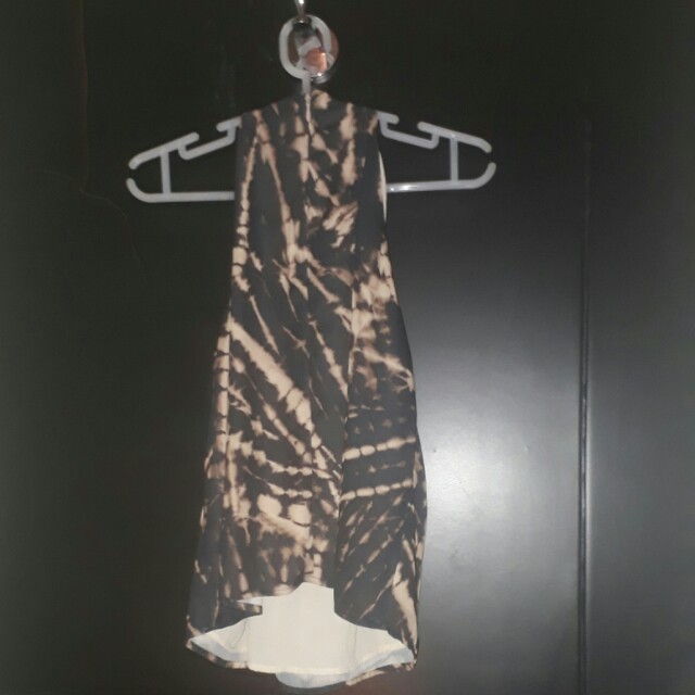 H&M Animal Print Sleeveless Top (Category: Sleeveless) located in Antipolo. Submitted by askristine (Listing ID 151601745, Image 3). Description: Type: Top Size: XS / EU 34 / UK 6 / US 2 Brand: H&M.
