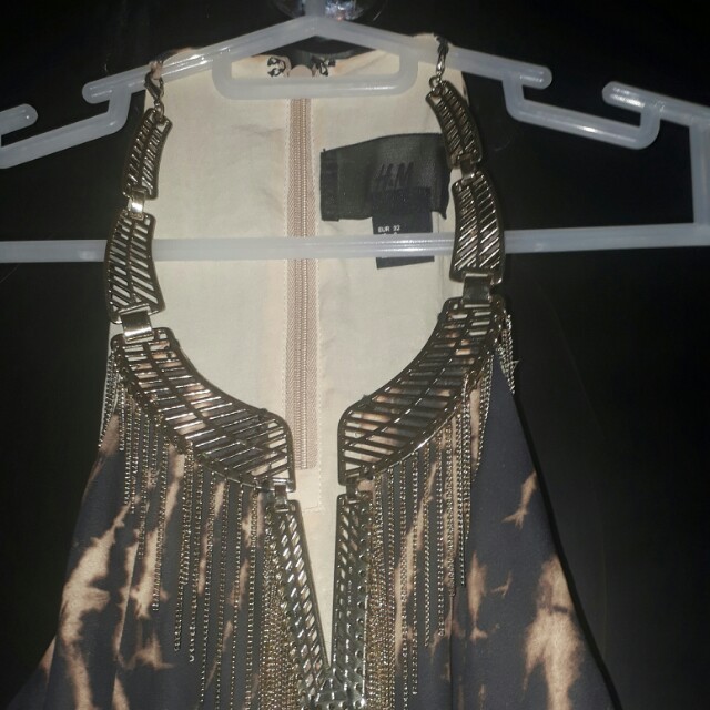 H&M Animal Print Sleeveless Top (Category: Sleeveless) located in Antipolo. Submitted by askristine (Listing ID 151601745, Image 2). Description: Type: Top Size: XS / EU 34 / UK 6 / US 2 Brand: H&M.