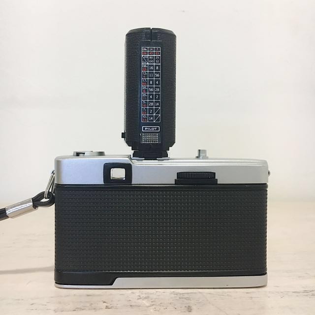 Olympus PS 200 Hot Shoe Flash Unit / Gun for Camera AsIs, Photography