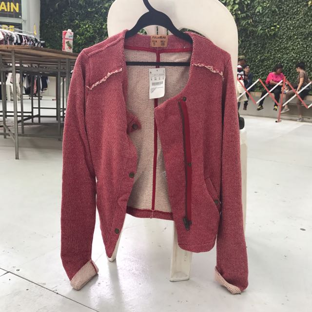 Pull & Bear jacket (Category: Coats, Jackets and Outerwear) located in Singapore. Submitted by goyy (Listing ID 151680200, Image 1). Description: .