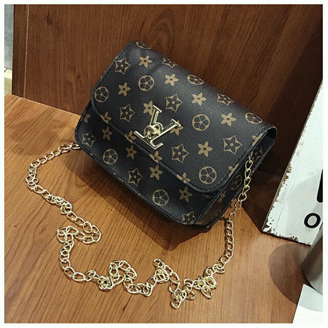VL flower chain Sling bag, Women's Fashion, Bags & Wallets, Tote Bags on  Carousell