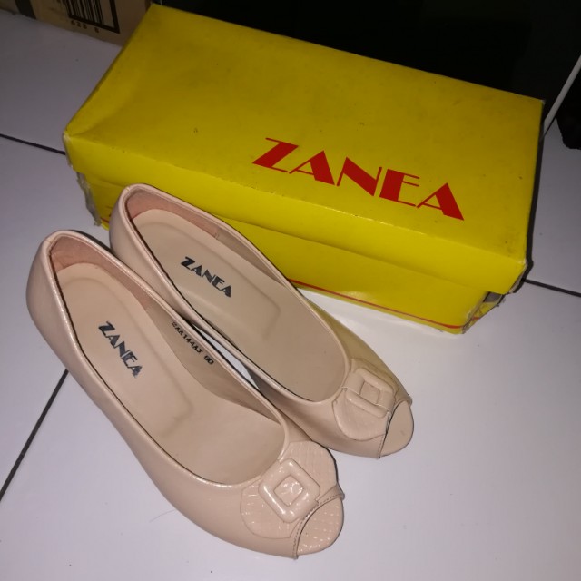 Zanea Sandal Womens Fashion Footwear Sandals On Carousell