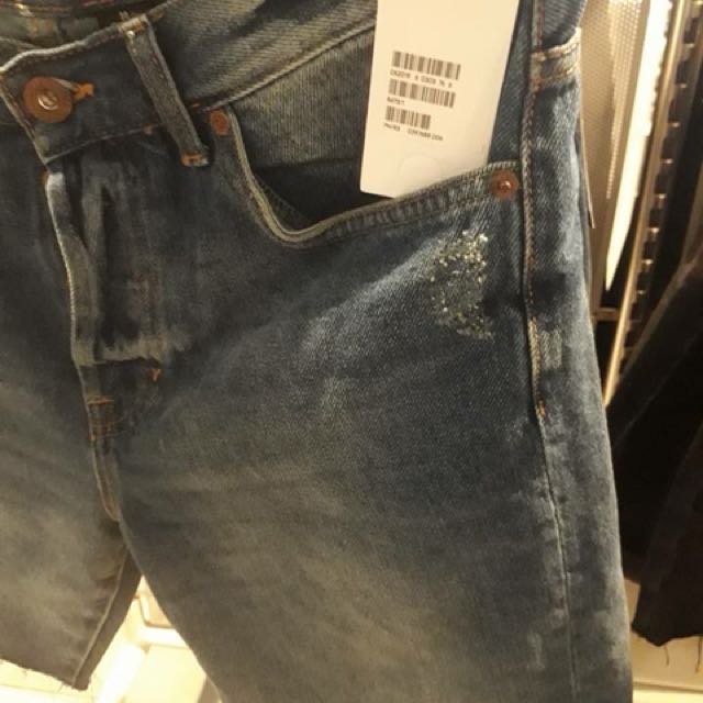 H&M cut off denim shorts (Category: Shorts) located in Manila. Submitted by whateverkbye (Listing ID 151945992, Image 2). Description: .