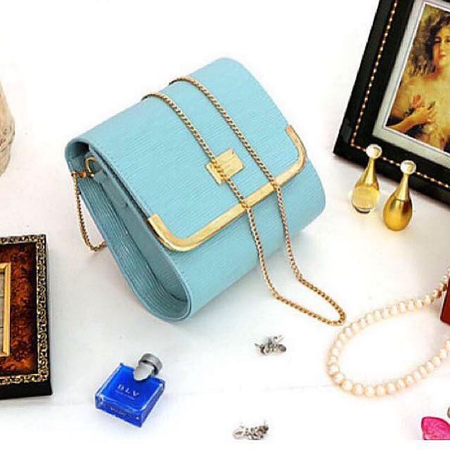 Sky top blue purse