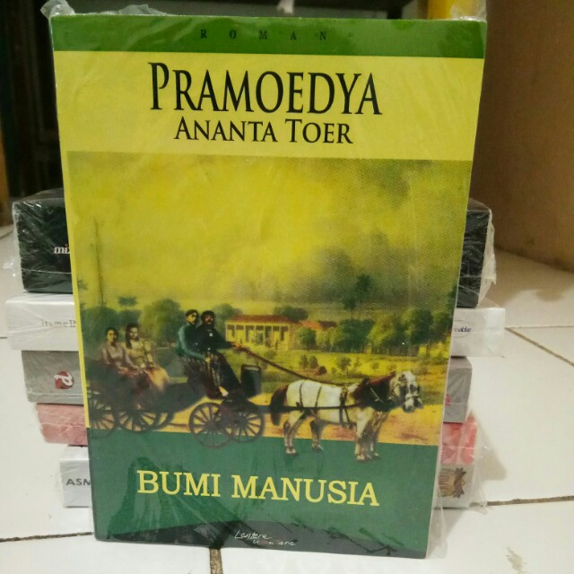 Novel Bumi Manusia Buku Alat Tulis Buku Di Carousell