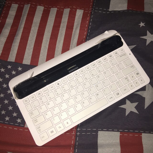 Samsung Keyboard Dock Galaxy Tab 2 10 1inc Original Mobile Phones Tablets Mobile Tablet Accessories On Carousell