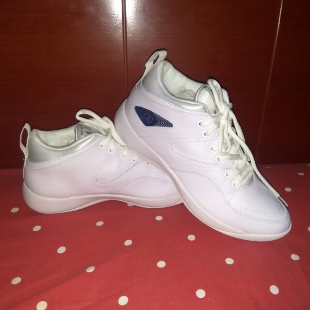 Sepatu Precise Size 39 Olah Raga Baju Olahraga Di Carousell