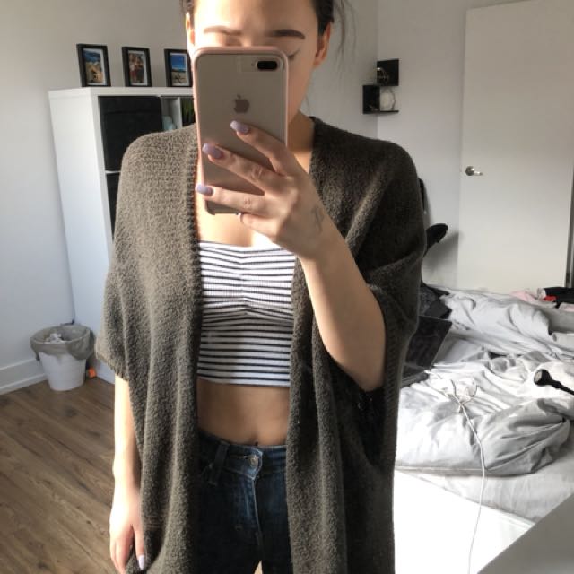 Aritzia Community Ionic Cape in Dark Olive Women s Fashion Clothes on Carousell