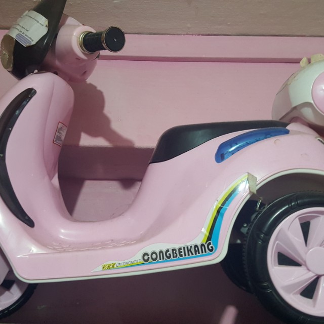 Girl Scooter 1517159327 183887f9 