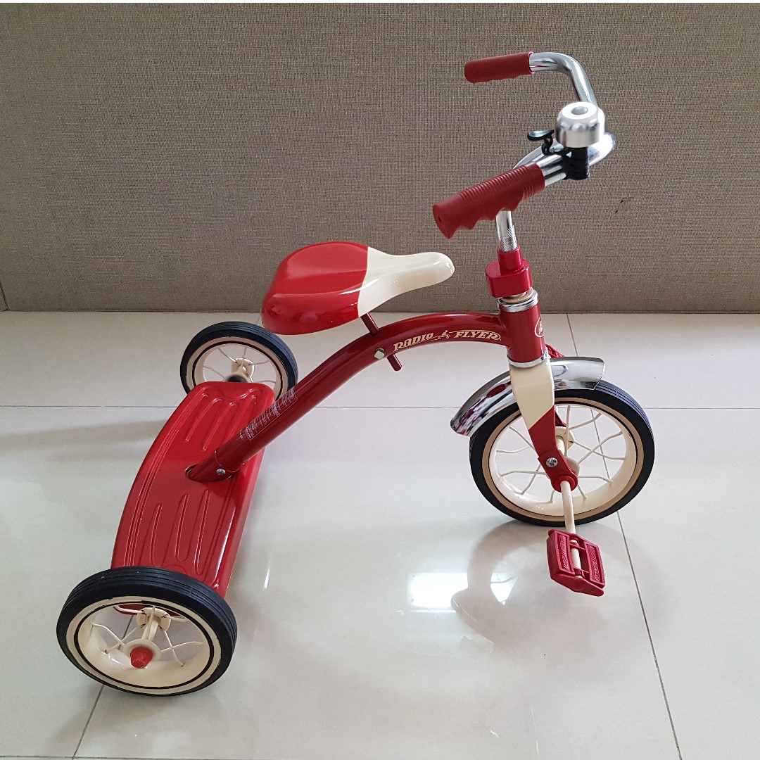 radio flyer classic red tricycle