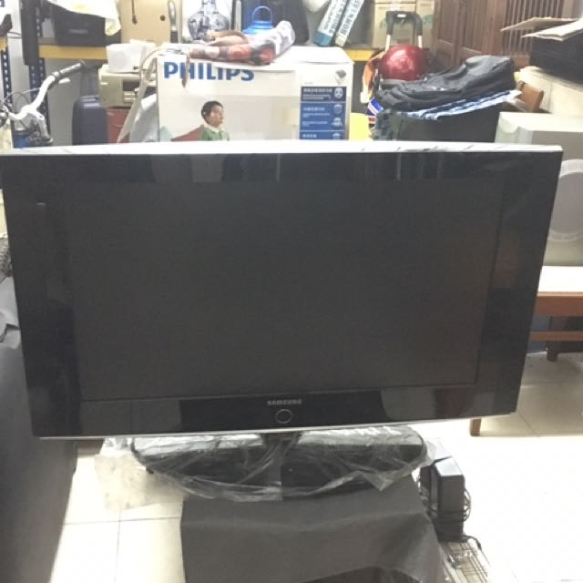 Samsung La32s81b 32 Inch Lcd Tv Hdtv With Hanging Bracket Electronics Tvs Entertainment Systems On Carousell