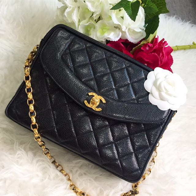 ❌SOLD❌ Chanel Vintage Camera Bag in Black Caviar and 22k GHW