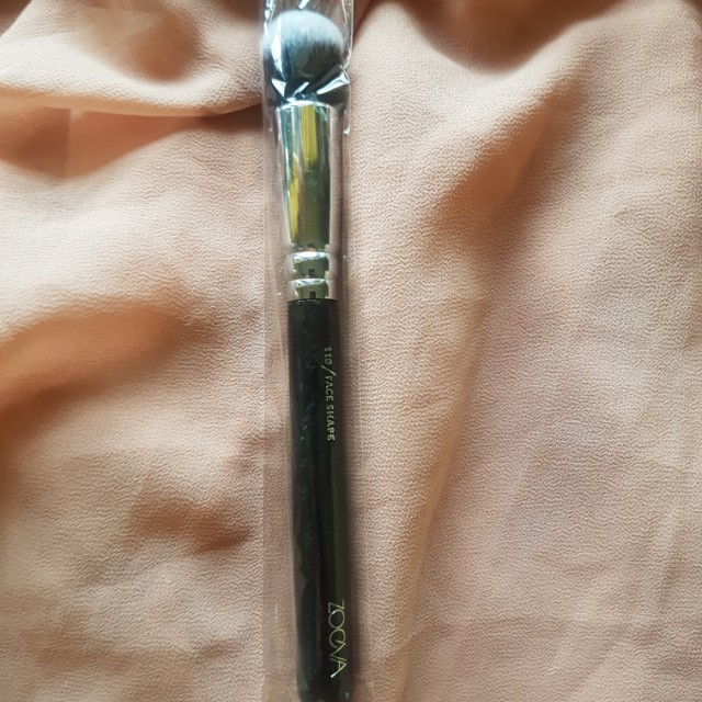ZOEVA 110 Face Shape Brush (100 Authentic), Beauty & Personal Care