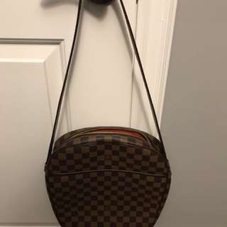 Authentic Louis Vuitton Brand new worm 5 times