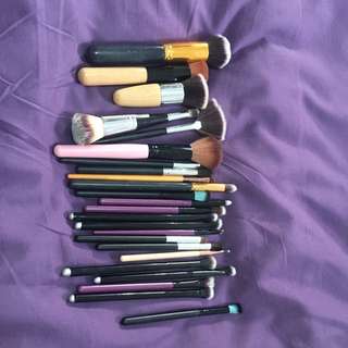 24 makeup brushes
