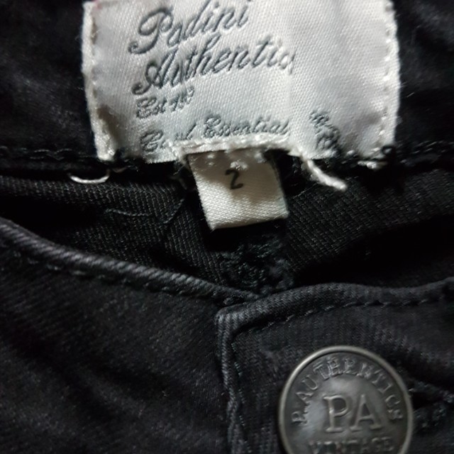Basic Black Jean (Category: Jeans & Leggings) located in Singapore. Submitted by glad_choo (Listing ID 152153869, Image 2). Description: ◽Never Worn before 🖒Good condition 🔸Meet up Available 🔹Mailing Available.