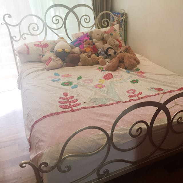 princess bed frame queen