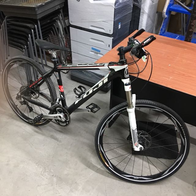 fuji carbon bike