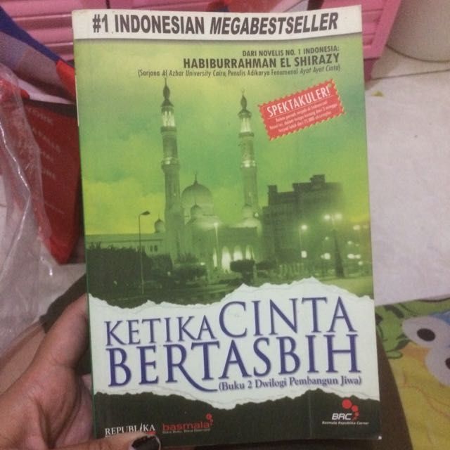 Novel Ketika Cinta Bertasbih 2 Buku Alat Tulis Buku Di Carousell