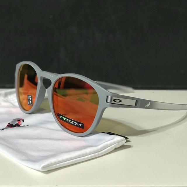 Oakley latch x staple, Men's Fashion 