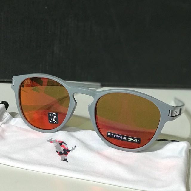 Oakley latch x staple, Men's Fashion 
