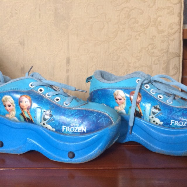 Sepatu Roda Empat Anak Frozen Fesyen Wanita Sepatu Di Carousell