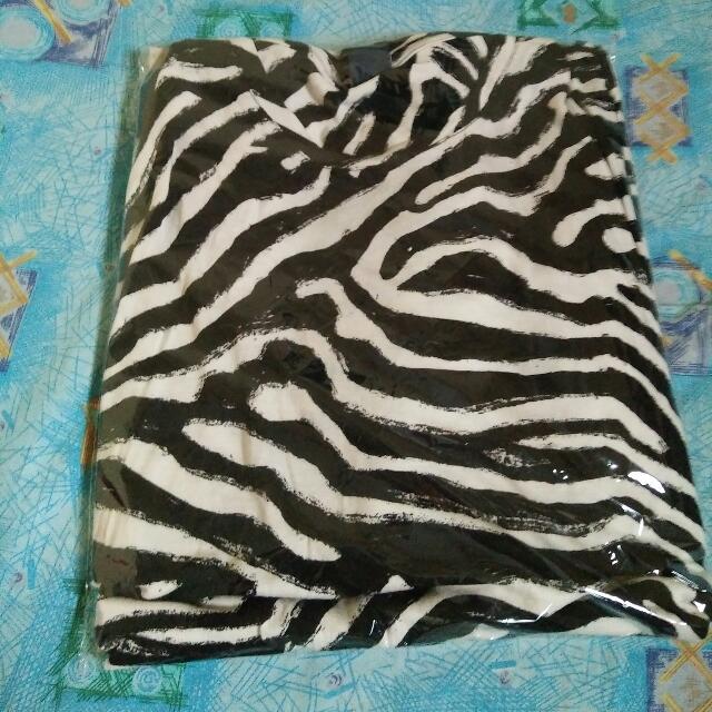 T Shirt Motif Zebra Women S Fashion Women S Clothes Tops On Carousell