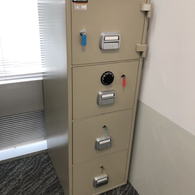 2nd Hand Eagle Siaf 680 4dkk Fire Resistant Filing Cabinet Furniture Others On Carousell