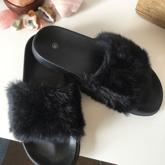 black fluffy slides