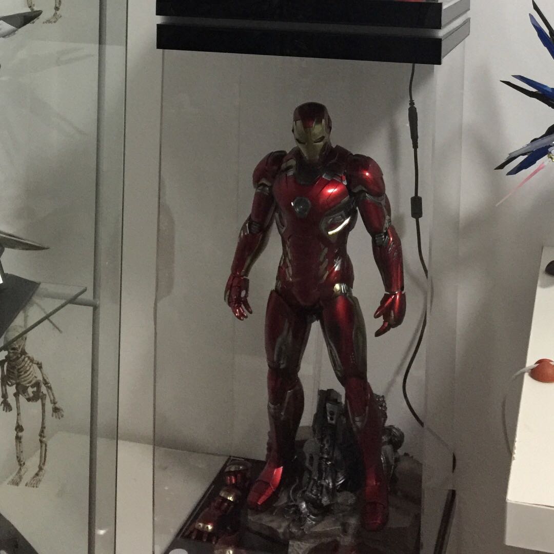 hot toys iron man display