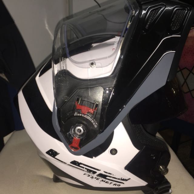L52 flip up helmet, Motorcycles, Motorcycle Accessories on Carousell