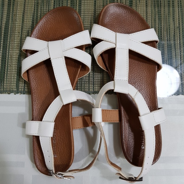 primadonna flat sandals