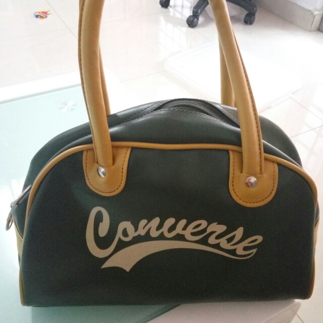 vruchten Munching Smerig Converse Handbag (Original), Women's Fashion, Bags & Wallets, Cross-body  Bags on Carousell