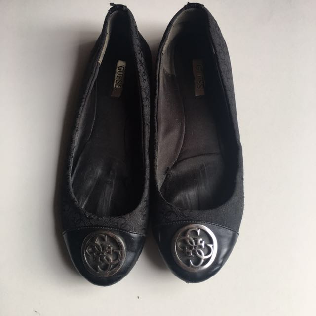 Flat discount shoes guess