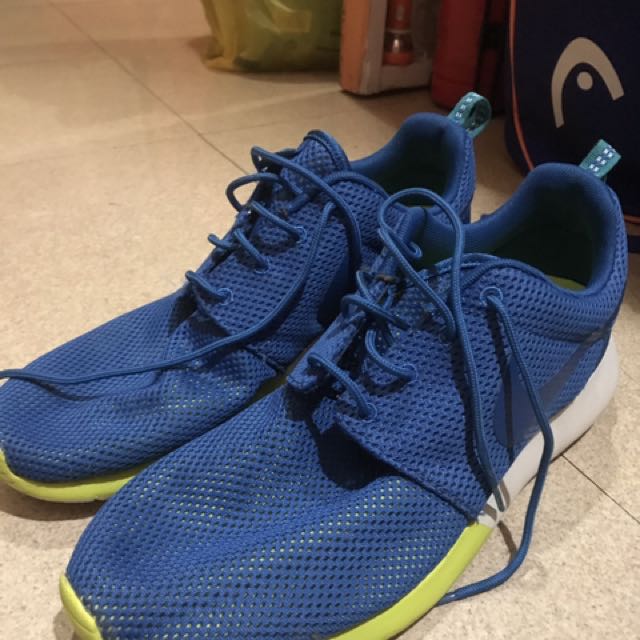 Nike roshe run (Category: Sneakers) located in Mandaluyong City. Submitted by techguy0928 (Listing ID 150861695, Image 3). Description: Size 9. Like new. Used once..