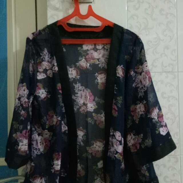 Outer Kimono Motif Bunga Fesyen Wanita Pakaian Wanita Di Carousell