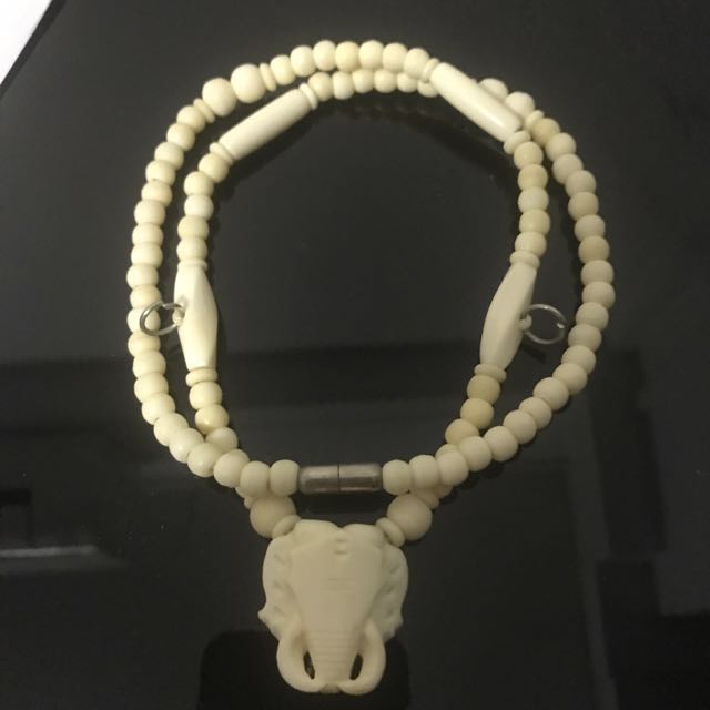 VINTAGE HAND CARVED Bovine Bone Necklace Pierced Pendant Elephant Beads 23