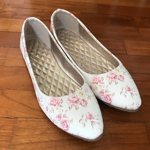 White best sale floral flats